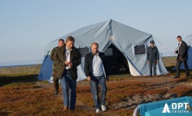 Правительственное совещание в палатке МЧС «Памир-30»