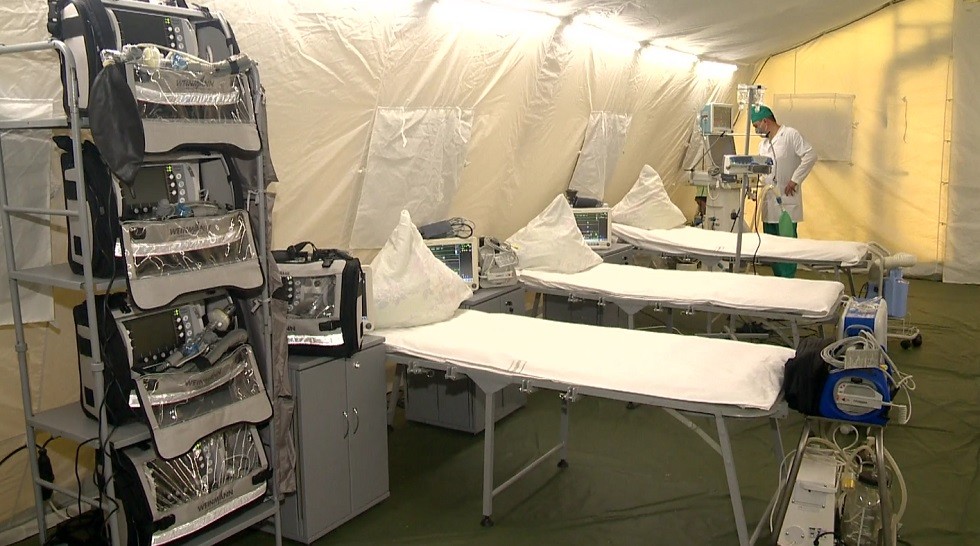Военно-полевой госпиталь из палаток "Памир-40" и "Памир-50" развернут в Казахстане. 