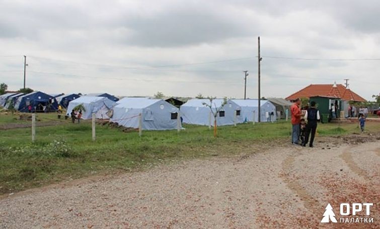 Палатки МЧС «Памир-30» в лагере для беженцев в Сербии